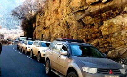 SUVs_ lined up for a landslide to clear near Kalpa - Feb 2021